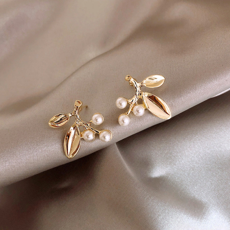 just-lil-things-gold-earrings-pin-earrings-jlt10355