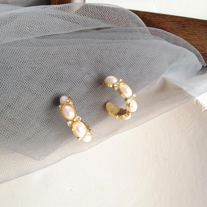 just-lil-things-pin-earrings-white-earrings-jlt10460