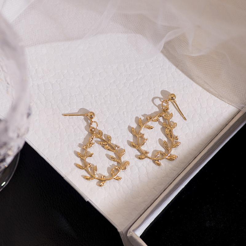 just-lil-things-gold-pin-earrings-jlt10769