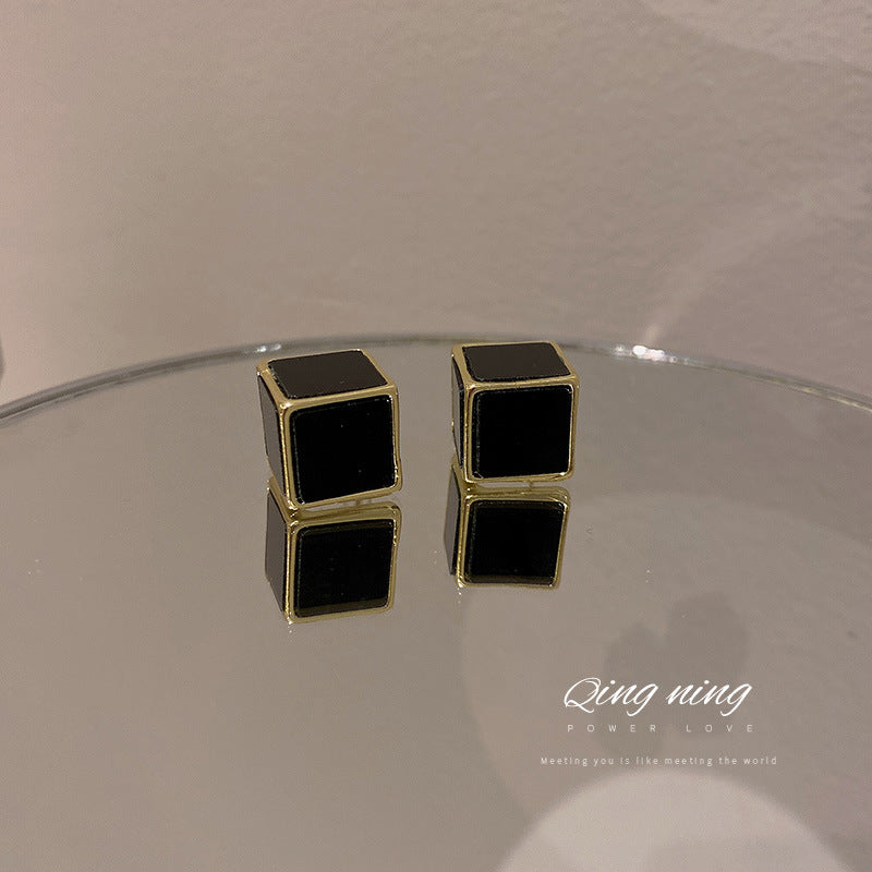 black-dice-studs-earrings-jlt11130