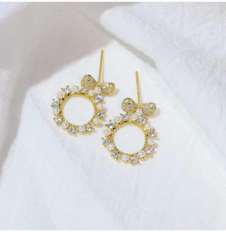 diamond-bow-pearl-stud-earrings-jlt11218